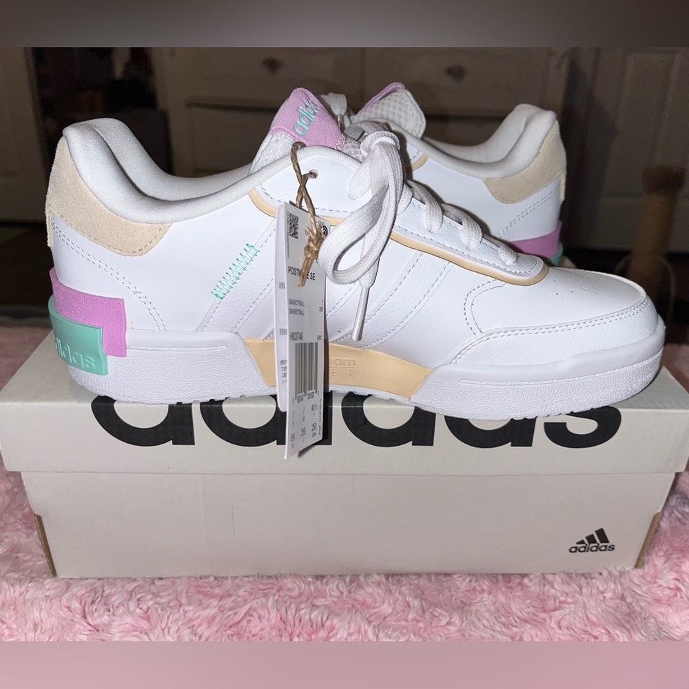 Brand New Adidas Postmove SE size US 8.5